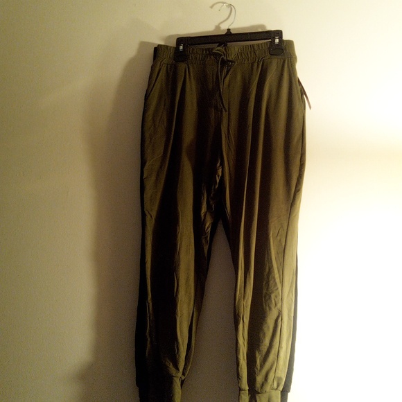 La Image olive green and black pants - Picture 3 of 11